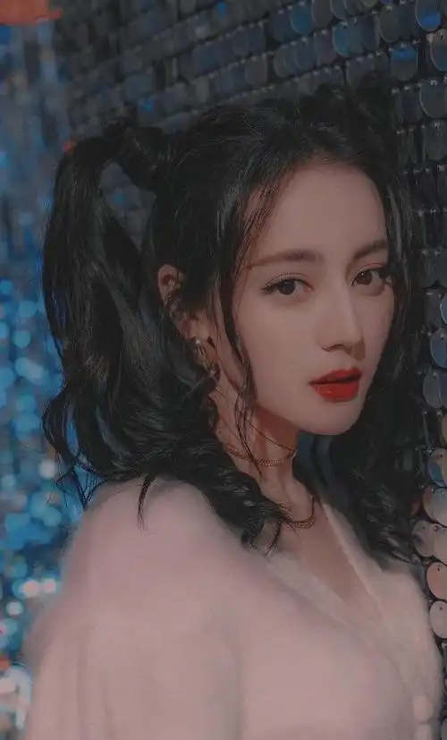 百变女王!迪丽热巴《你是我的荣耀》剧照释出,每一张都美如壁纸