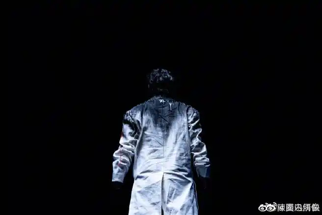 陈奕迅吊威亚视频##陈奕迅人啊人mv明晚上线