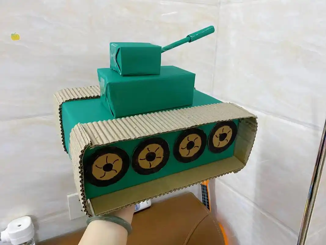 军事模型手工—坦克 幼儿园军训四天,老师请家长利用家里的废品或其他