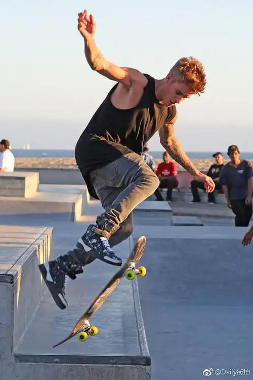 有个爱玩滑板的少年叫justinbieber67676767