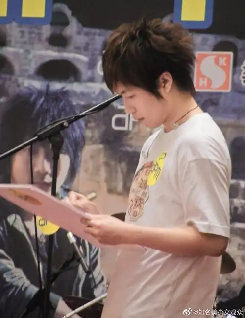 分姿色#突然看到了以前阿信的状态和样子,好奶啊,他的发型一直没变过