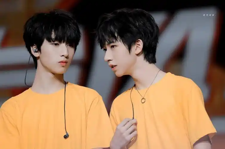 翔霖|严浩翔贺峻霖|tnt|时代少年团|饭拍饭修|图源微博见logo