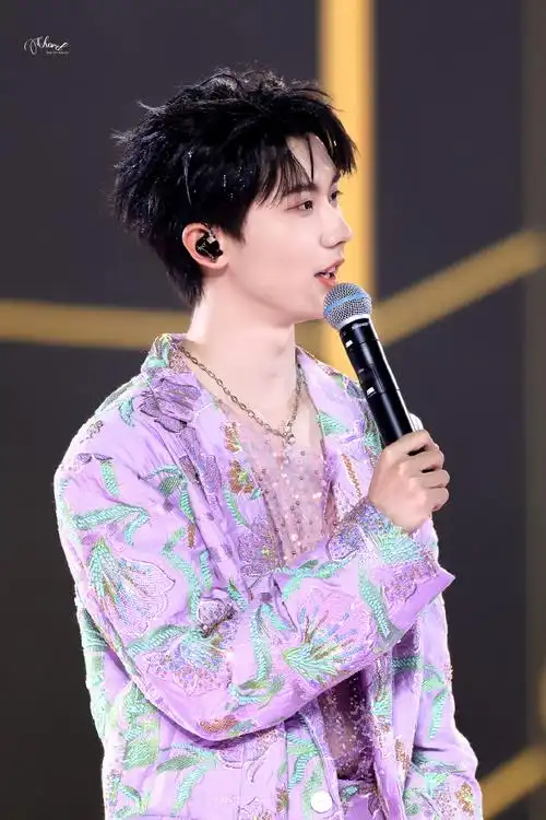 马嘉祺楼间楼演唱会##马嘉祺透视内搭