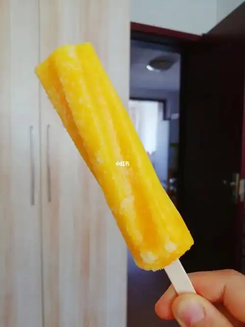 和路雪菠萝棒冰,有果肉的棒冰😁