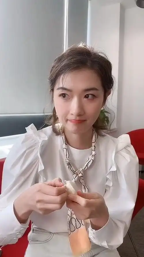 万茜教你怎么卖萌