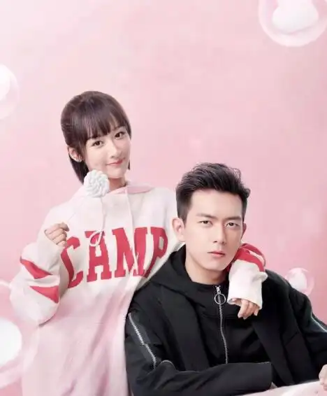 《亲爱的热爱的》杨紫全白化妆造型 衬衫配阔腿裤优雅又少女