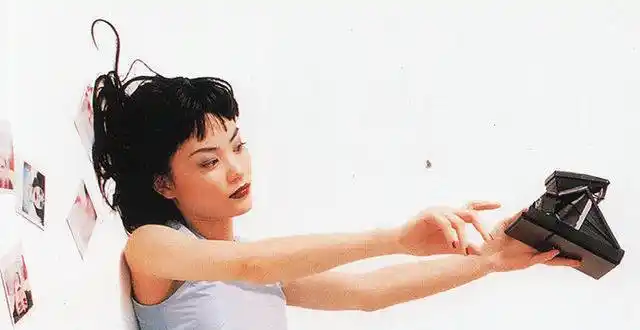 《浮躁》包办8首词曲,凭此第一个登上时代周刊的华人歌手王菲1998年