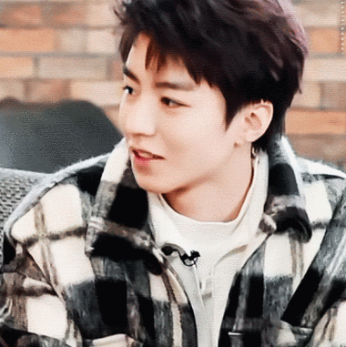 王俊凯大笑动图