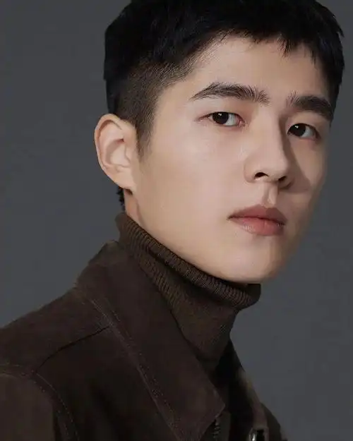 23岁刘昊然考上事业编网友质疑背靠大树好乘凉曾为角色暴瘦20斤坦言