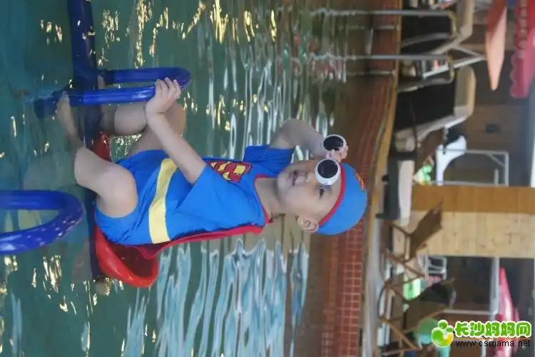 一起来秀!免费游泳去咯!