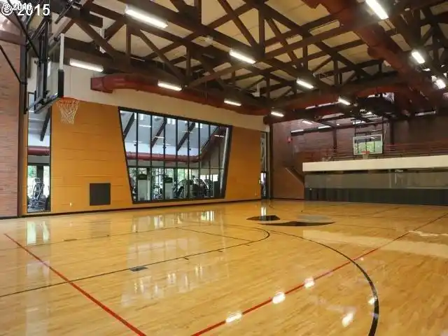 波特兰lakeoswego当代豪华别墅位置优越完善的配套服务位