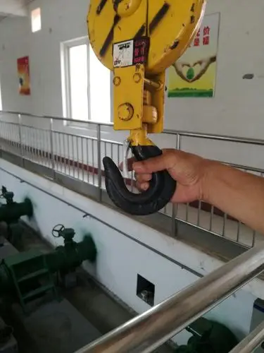 吊装钩防脱装置安装