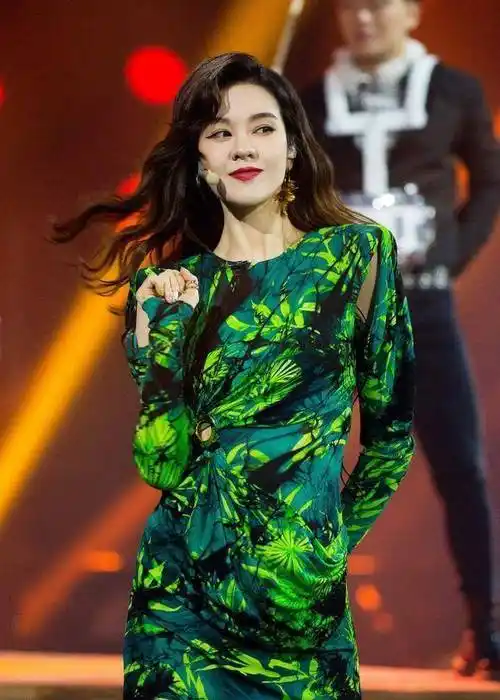 郁可唯总决赛以歌手身份回归舞台要让自己变得更尖锐_姐姐_宁静_阿朵