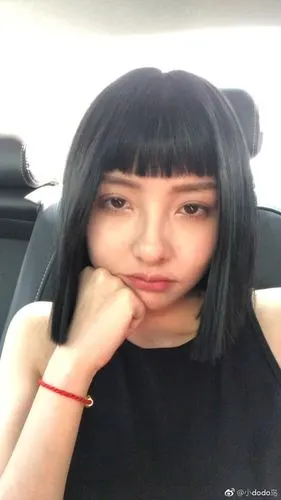 王思聪前女友豆得儿久违晒自拍神隐4个月颜值回升