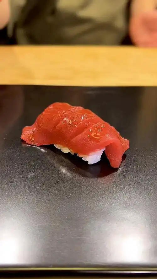 金枪鱼手握寿司!