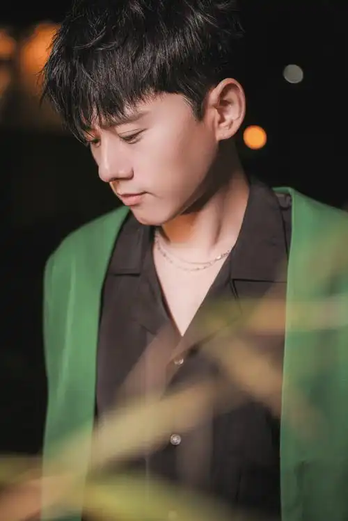 今晚,@张杰 深情演绎《最熟悉的陌生人》, 相爱……_高清图集_新浪网