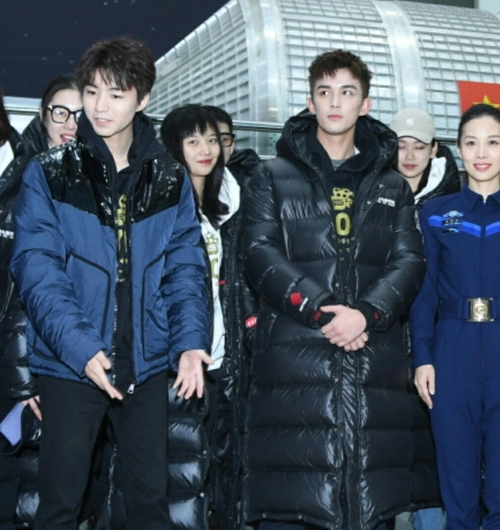 关晓彤身高172,吴磊182,王俊凯与他们同框后,真实身高一目了然