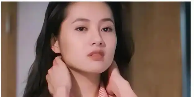 "艳星"影后李丽珍:三级片代表作火遍大街小巷,三点全露有多敢|舒淇