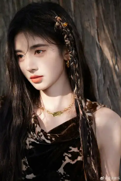 鞠婧祎美拉德风