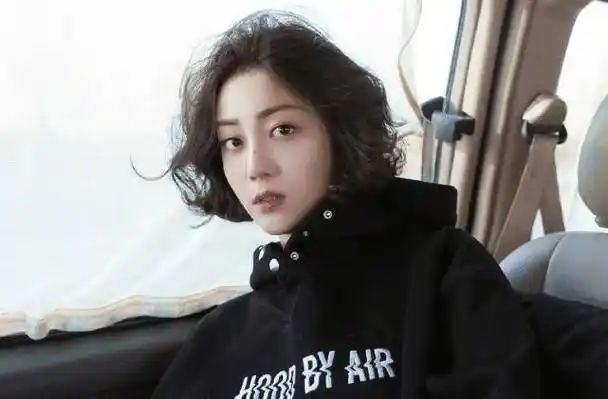 与杨幂解约后李溪芮终于官宣新剧!