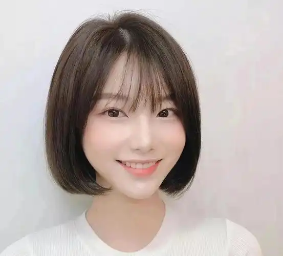 可爱俏皮日系波波头短发 n层次感清晰流畅很好 的修饰脸型,让五官更加
