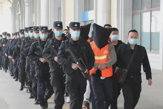 新疆警方打击"断卡"行动抓获各类违法犯罪人员233人|断卡行动|电信诈