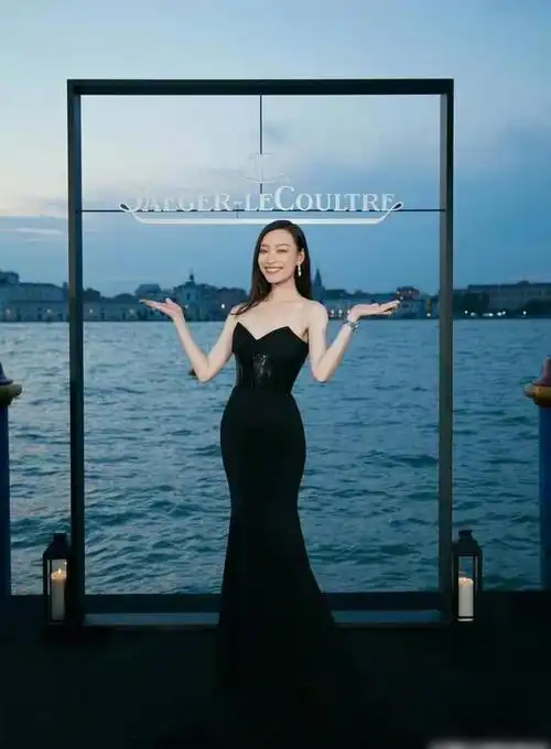 吉娜的腰仅有56cm约为成年人头围女明星为了美太拼了