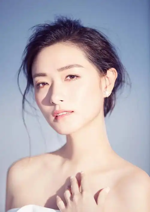 万茜个人资料简介(演员万茜:始终保持初心,嫁给摄影师丈夫结婚生女