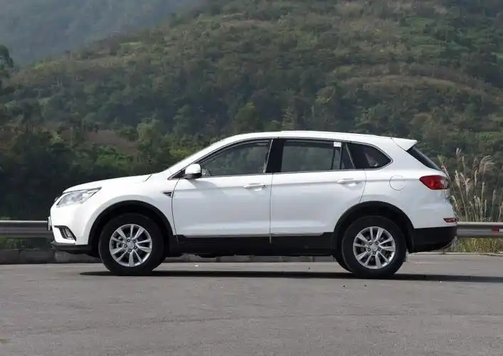 北汽幻速s6北汽幻速s62016款15t手动风尚型大地棕车身外观