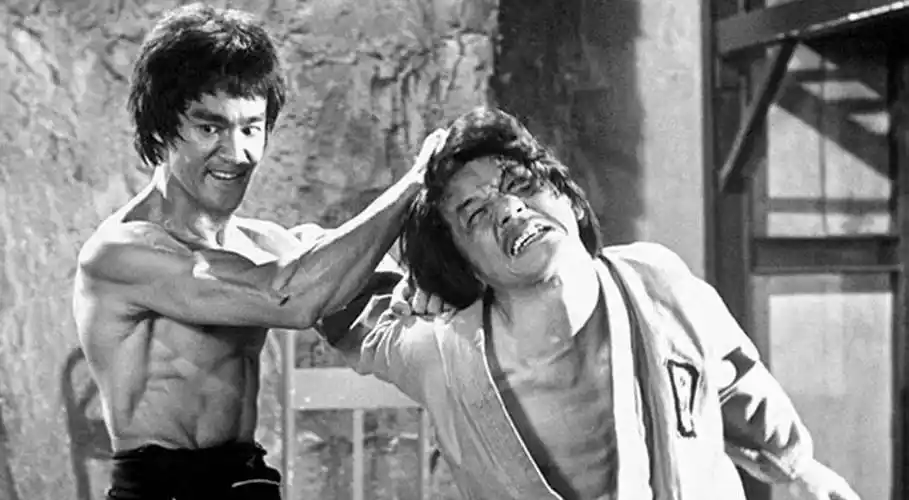 而李小龙是真功夫,结合影视资料告诉你_李连杰_肌肉_动作