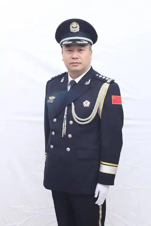 你好警察节庆祝第二个中国人民警察节系列活动之送你一张警服照