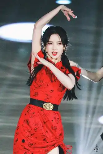周末安利中国风中国红中国女团刘些宁来看70实力主舞70绝美门面