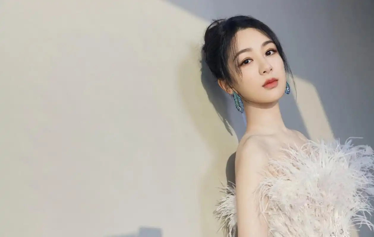 国色天香,冰清玉洁的#杨紫# 容颜秀美,窈窕淑女,香肩玉背,美腿玉足