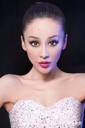 2号范冰冰现身江湖演员周扬新照很妖艳