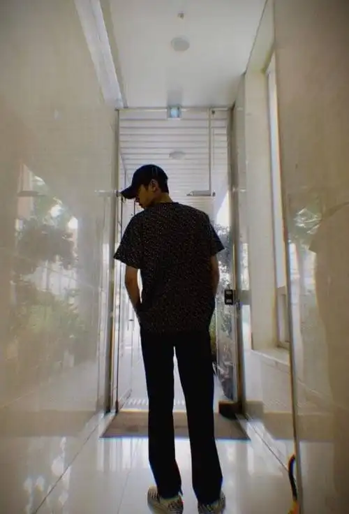 赖冠霖分享200112赖冠霖背影杀合集分享帅气小赖值得世界温柔以待