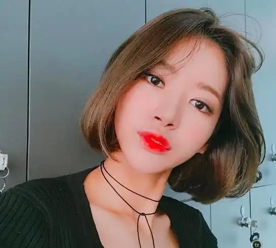 女生什么发型好看,脸大的女生留什么发型好看图8