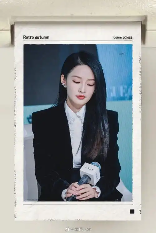 李沁黑白知性风