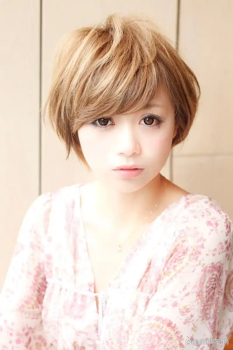 告别"大饼脸"!短发这样剪,大圆脸也能变小v脸!