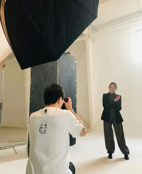 减肥成功的倪萍太惊艳了,未修图照撞脸许晴!