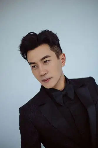 刘恺威儒雅帅气西装写真图片