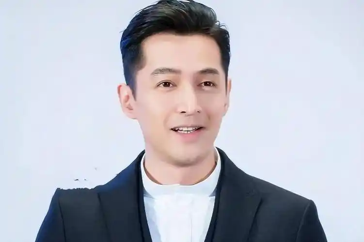 当然除了质疑的声音,更多的是祝福的声音,祝福胡歌脱单升级.