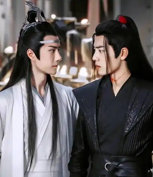 将32岁肖战跟26岁王一博放一起对比,我才明白,什么叫顶级骨相_手机搜