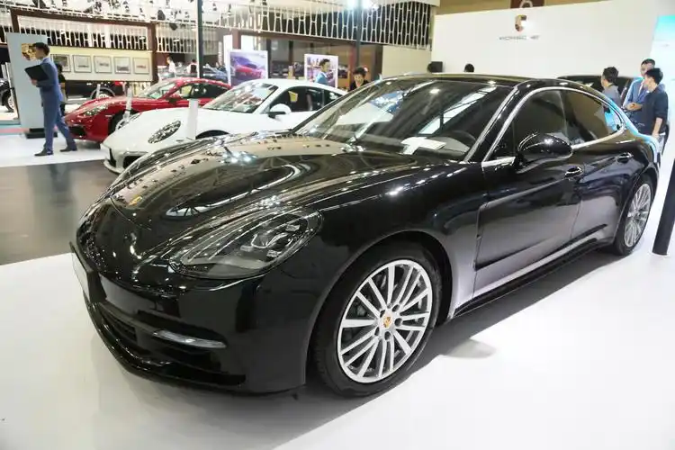 保时捷panamera 4s,售价高达170万元超跑,车展实拍!