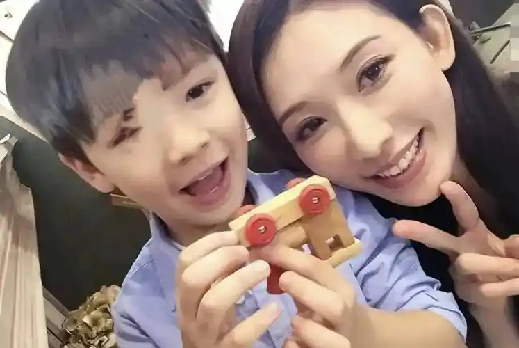 被催二胎坦言办不到,儿子身高引热议_活动_刘德华_孩子