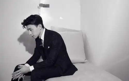 帅气小鲜肉邓伦时尚西装写真