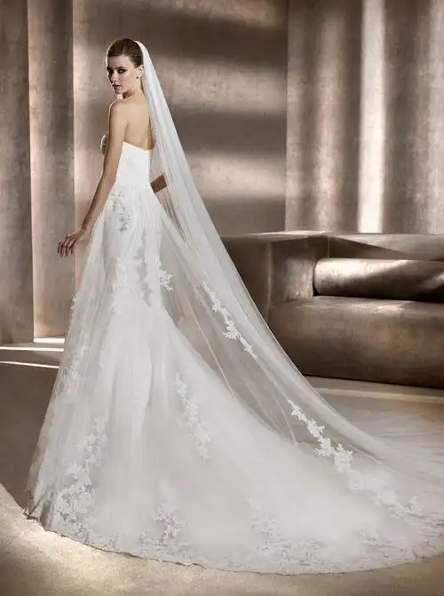 使用photoshop抠图抠出室内大气的婚纱照片教程