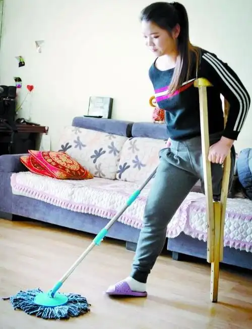 90后独腿女孩不向命运低头,打工3年为父母买房,还当上了老板