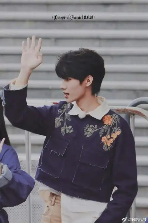 跑男小忙内前来报道今天是笑容很甜的小猫@时代少年团-张真源一枚!