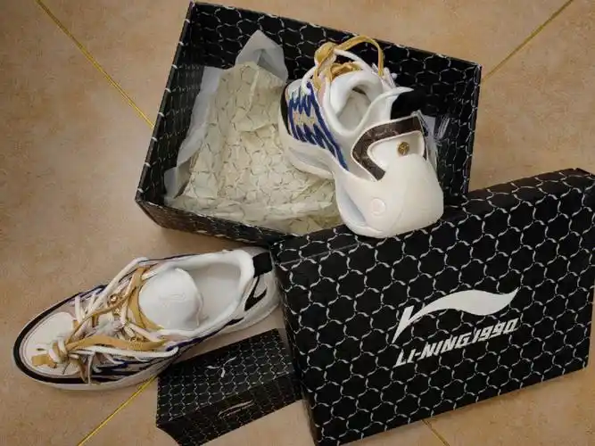 的感觉非常爽了老爹鞋真的好看舒服(已经准备穿去跑步了)#李宁1990