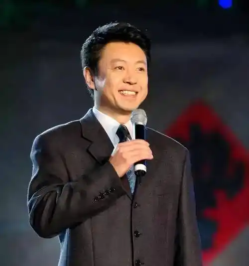 杨柳,一位媒体界的卓越人物,他的事业几乎是一帆风顺,迅速攀升至高峰.